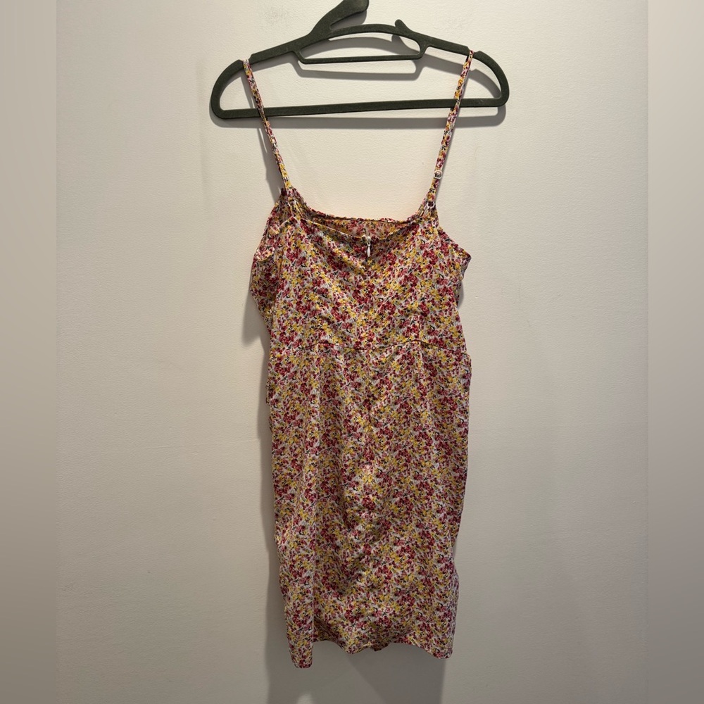 Missguided Floral Ruched Mini Dress - Picture 4 of 5